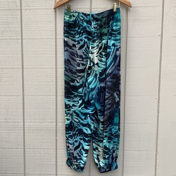 june & hudson Lightweight Sheer Joggers - Picture 7 of 15